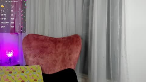 jade white  online show from January 14, 2025, 12:45 pm