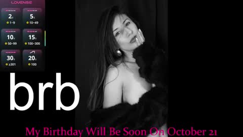 jade white  online show from September 20, 2025, 12:17 pm