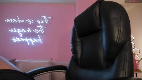 JADE EVANS online show from November 9, 2025, 12:25 pm