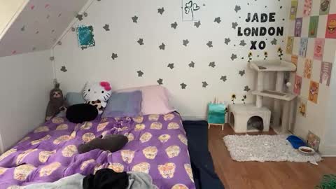 Jade online show from March 6, 2025, 8:16 pm