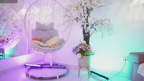 Jade Summer online show from September 15, 2025, 11:32 am