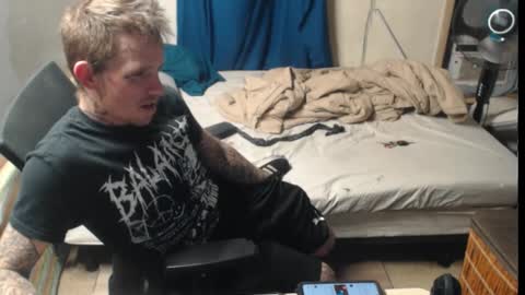 showingitoff online show from November 10, 2025, 4:00 am