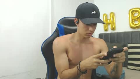 Hi guys im new 3 online show from May 20, 2026, 10:38 pm