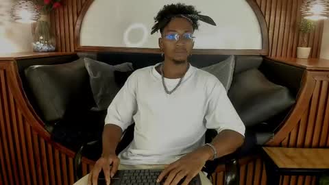   online show from April 17, 2026, 7:39 pm