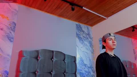 james_adamss_ online show from April 17, 2026, 12:41 pm