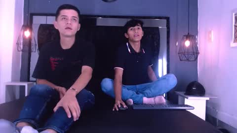 Snapshot of james_and_kenet chatting on January 16, 2026, 11:25 am James y Kenet online show from January 16, 2026, 11:25 am