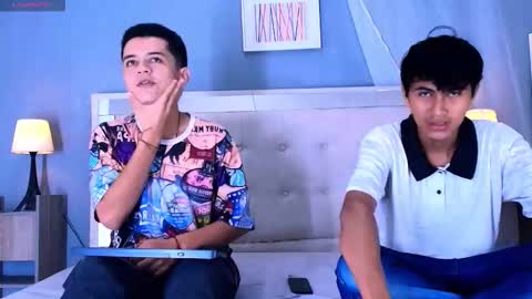 Snapshot of james_and_kenet chatting on January 18, 2026, 11:14 am James y Kenet online show from January 18, 2026, 11:14 am