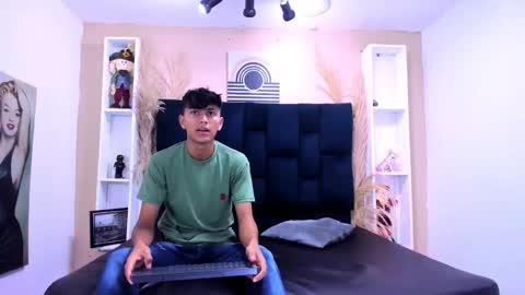 Snapshot of james_and_kenet chatting on February 2, 2026, 1:10 pm James y Kenet online show from February 2, 2026, 1:10 pm