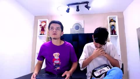 Snapshot of james_and_kenet chatting on February 11, 2026, 1:05 pm James y Kenet online show from February 11, 2026, 1:05 pm