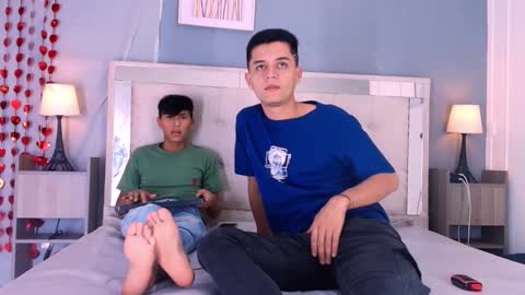 Snapshot of james_and_kenet chatting on February 18, 2026, 7:32 pm James y Kenet online show from February 18, 2026, 7:32 pm