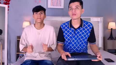 Snapshot of james_and_kenet chatting on February 20, 2026, 7:14 pm James y Kenet online show from February 20, 2026, 7:14 pm