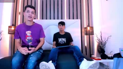 Snapshot of james_and_kenet chatting on February 26, 2026, 12:26 pm James y Kenet online show from February 26, 2026, 12:26 pm