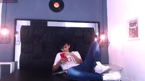 Snapshot of james_and_kenet chatting on February 28, 2026, 11:33 am James y Kenet online show from February 28, 2026, 11:33 am