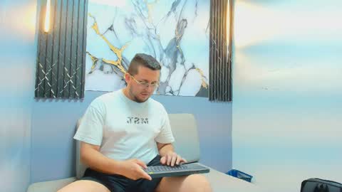 Snapshot of james_davis2 chatting on April 6, 2026, 9:38 pm James online show from April 6, 2026, 9:38 pm