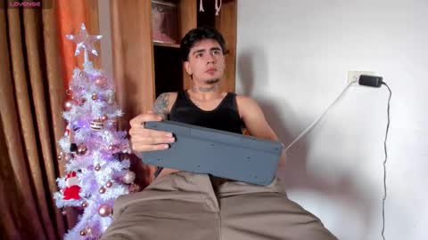 Snapshot of jamesdekker chatting on December 19, 2025, 12:56 pm jamesdekker online show from December 19, 2025, 12:56 pm