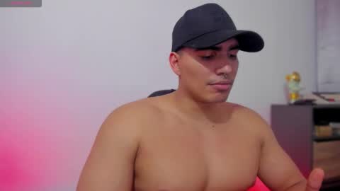 Snapshot of jamesgraay chatting on February 1, 2026, 3:27 am James Gray online show from February 1, 2026, 3:27 am