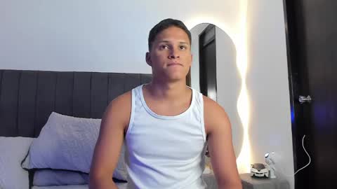 Snapshot of jamesowenn chatting on May 21, 2026, 4:52 am James Owenn online show from May 21, 2026, 4:52 am