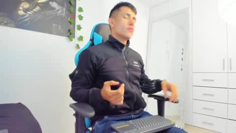 Jamess hott online show from December 27, 2024, 2:01 pm