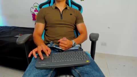 Jamess hott online show from January 28, 2025, 2:42 pm