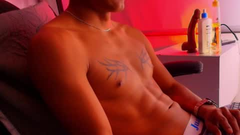 Jamesshott  online show from January 16, 2026, 5:44 am