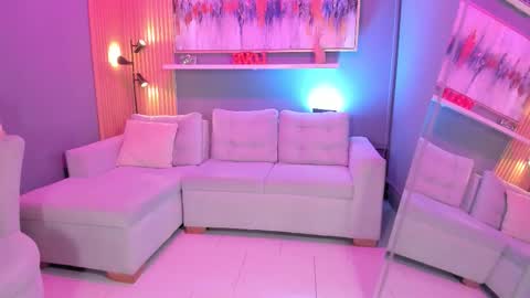 Janinne  online show from February 6, 2026, 11:13 am