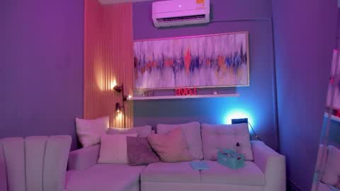 Janinne  online show from March 30, 2026, 11:11 am