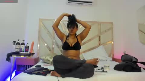 Janna online show from November 9, 2025, 3:38 am