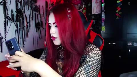 Snapshot of janna_ink chatting on December 19, 2024, 1:18 am online show from December 19, 2024, 1:18 am