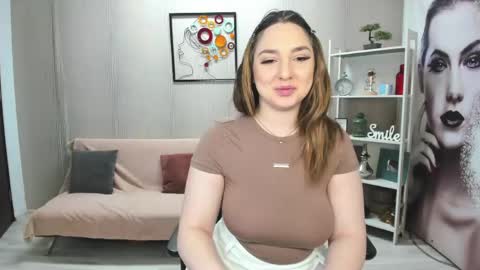 JaquelinLaurent online show from April 20, 2026, 7:37 pm