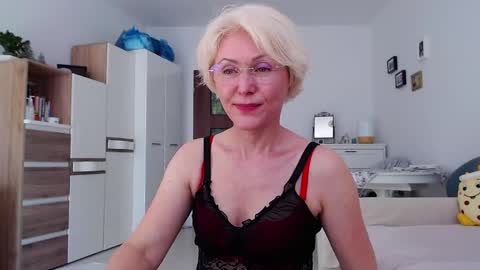 Snapshot of jasmin18v chatting on April 18, 2026, 12:53 pm Jasmin room for people 40 online show from April 18, 2026, 12:53 pm