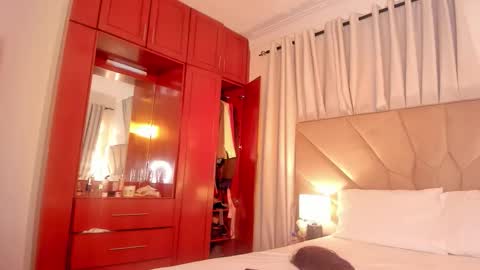 jasmin_melons online show from March 27, 2026, 4:07 am