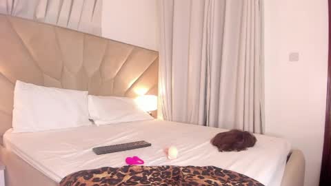 jasmin_melons online show from April 18, 2026, 2:59 am