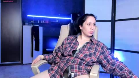 Snapshot of jasmin_milf chatting on May 16, 2026, 11:25 pm jasmin_milf online show from May 16, 2026, 11:25 pm