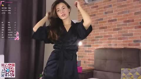 Chloe online show from September 18, 2025, 6:26 am