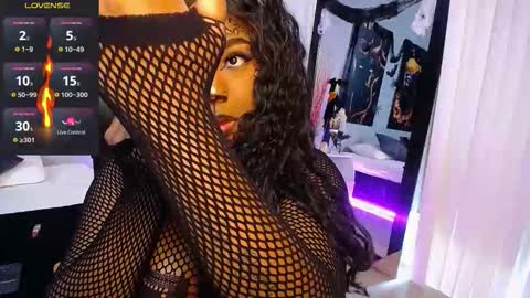 Instagram jasminecampbell1  online show from October 31, 2025, 5:47 pm