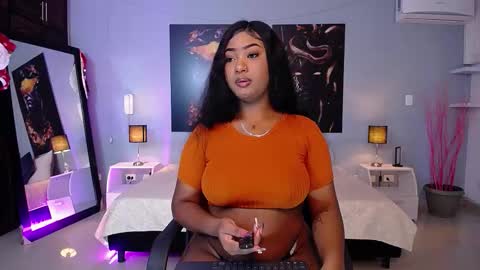 Instagram jasminecampbell1  online show from January 6, 2026, 8:23 pm