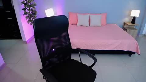 Instagram jasminecampbell1  online show from February 6, 2026, 1:47 pm