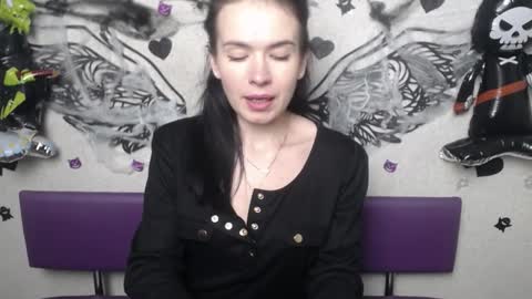 JasmineKouch online show from November 5, 2025, 6:52 pm