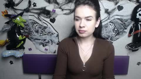 JasmineKouch online show from November 8, 2025, 6:35 am