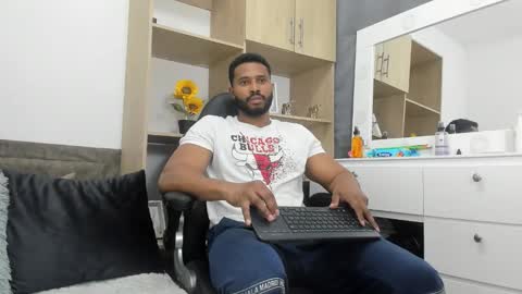 Snapshot of jason_fenix chatting on October 20, 2025, 5:35 pm Jason online show from October 20, 2025, 5:35 pm