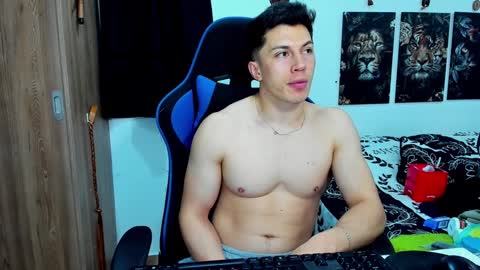 Snapshot of javiersexymann chatting on December 5, 2024, 11:07 pm Javier online show from December 5, 2024, 11:07 pm