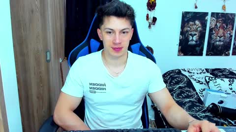 Snapshot of javiersexymann chatting on January 22, 2025, 4:55 pm Javier online show from January 22, 2025, 4:55 pm