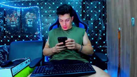 Snapshot of javiersexymann chatting on September 12, 2025, 11:37 pm Javier online show from September 12, 2025, 11:37 pm