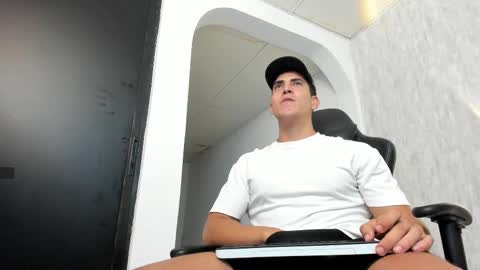 Snapshot of jaxon_steel01 chatting on March 1, 2025, 5:09 am jaxon_steel01 online show from March 1, 2025, 5:09 am