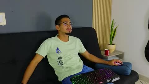 Jay online show from October 14, 2025, 11:22 am