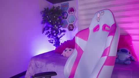 Jayen online show from November 18, 2025, 8:57 pm