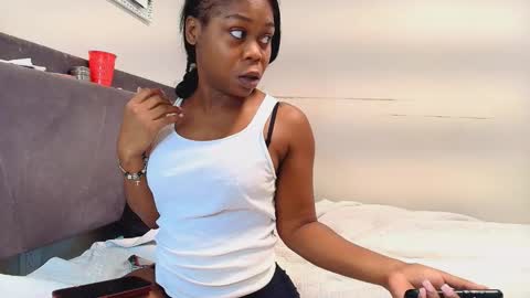 Naomiruty online show from November 1, 2025, 6:04 am