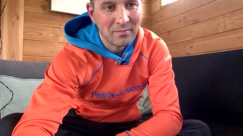 Snapshot of jayvanbergen chatting on February 12, 2025, 12:22 pm Jay van Bergen online show from February 12, 2025, 12:22 pm