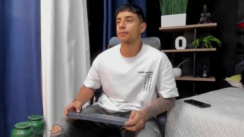 jaze_bradley online show from December 1, 2025, 11:15 am