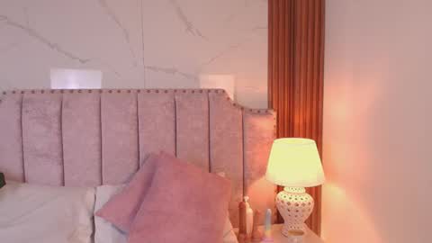 Jazmin online show from December 1, 2025, 8:25 pm